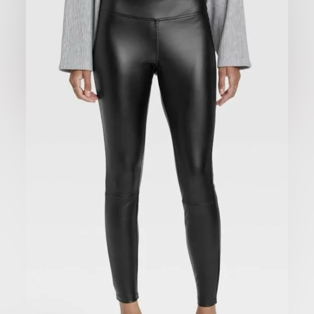 Wild Fable Faux Leather Leggings Size Large
